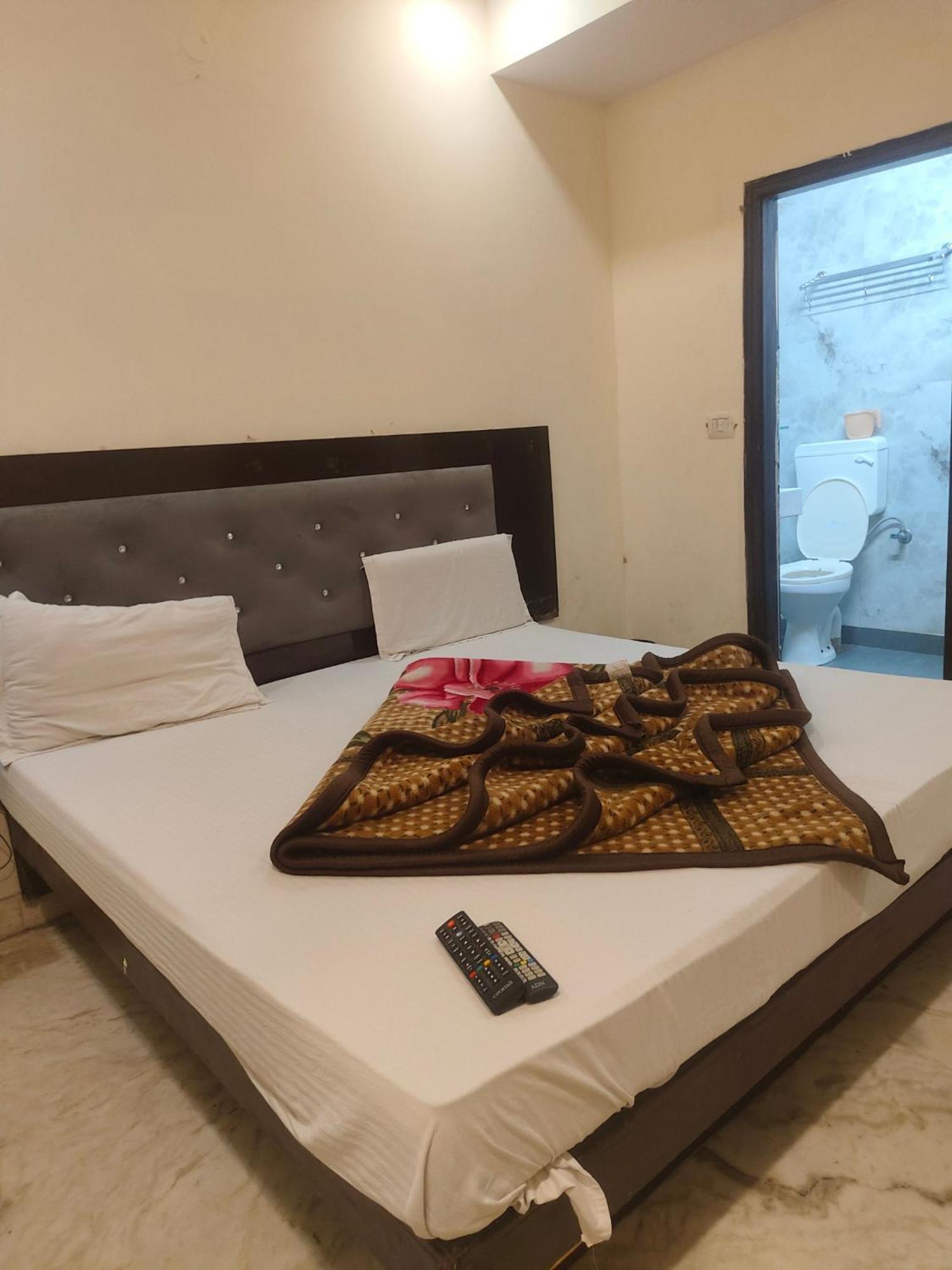 Hotel Perfect Spot- Main Bazar - Walking Metro Station New Delhi Eksteriør billede