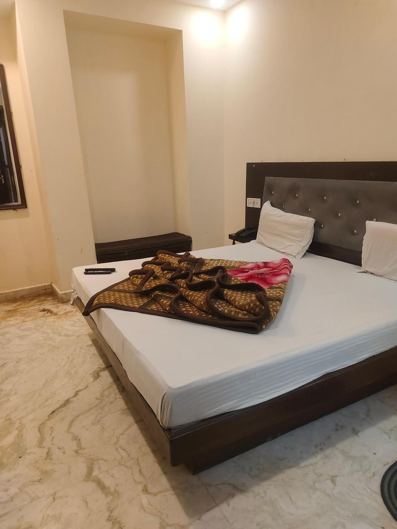 Hotel Perfect Spot- Main Bazar - Walking Metro Station New Delhi Eksteriør billede